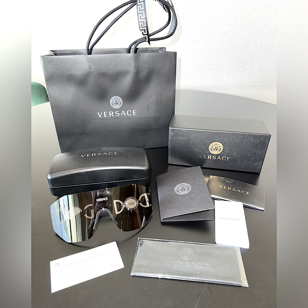 Unisex Versace Sunglasses - Picture 4 of 7